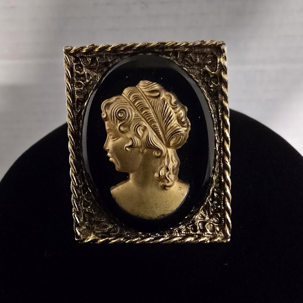 Vintage Cameo